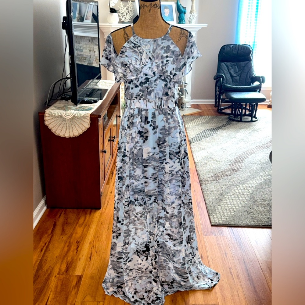 Vince Camuto blue/gray floral cold shoulder halter lined ruffle maxi dress sz 8 - Picture 4 of 11